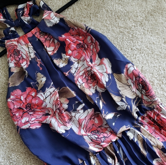 Dress - Picture 7 of 7